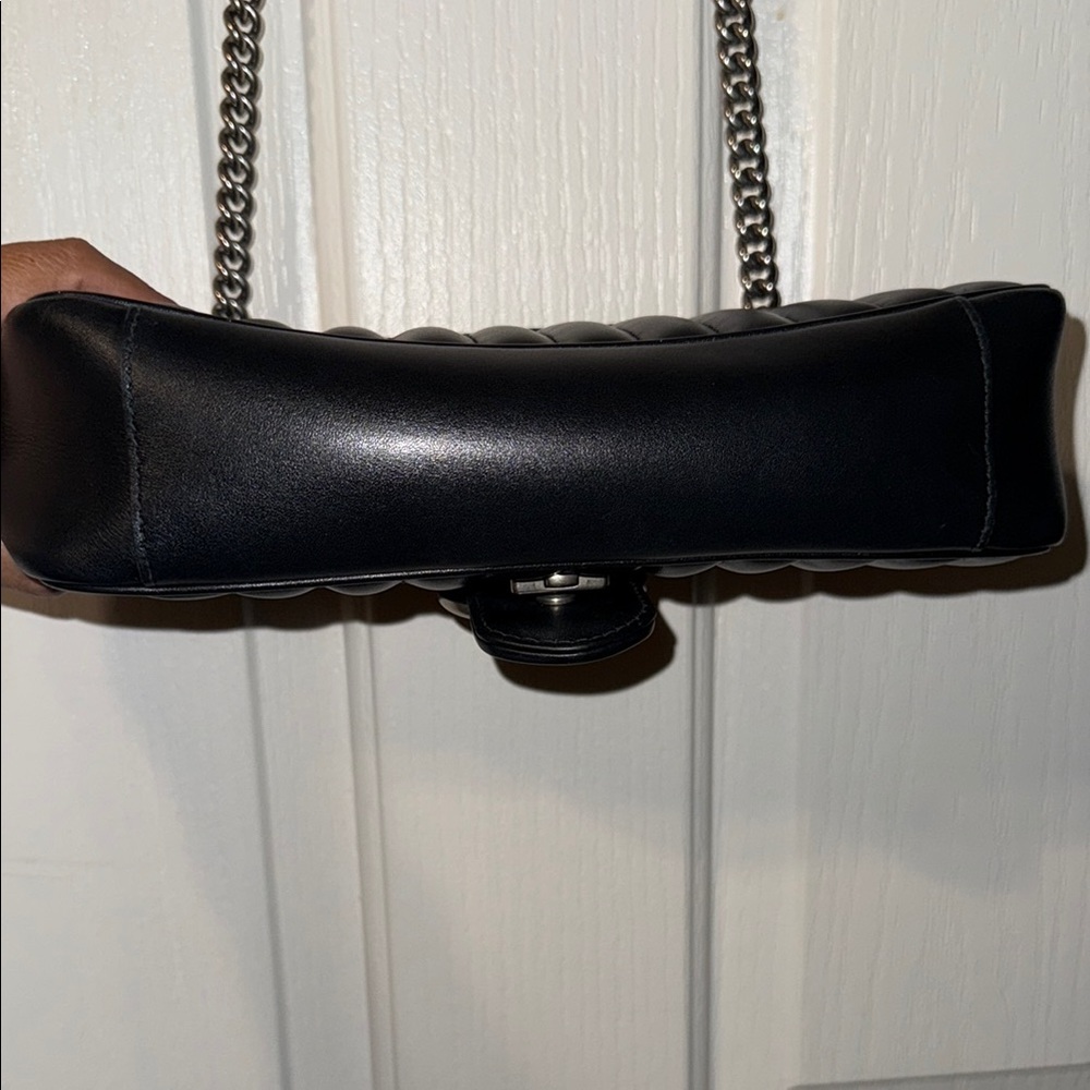 Elegant Authentic Gucci 🖤 Quilted Bag. No rips, no tears please see all photos. - Picture 10 of 12